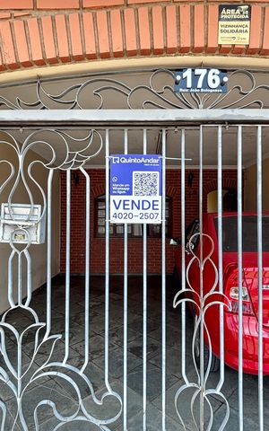 Casa à venda com 221m², 3 quartos e 2 vagas Casa à venda com 221m², 3 quartos e 2 vagasPlaca