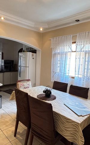 Casa à venda com 221m², 3 quartos e 2 vagas Casa à venda com 221m², 3 quartos e 2 vagasCozinha