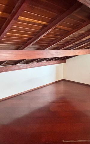 Casa à venda com 221m², 3 quartos e 2 vagas Casa à venda com 221m², 3 quartos e 2 vagasSótão