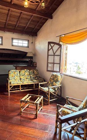 Casa à venda com 221m², 3 quartos e 2 vagas Casa à venda com 221m², 3 quartos e 2 vagasSótão