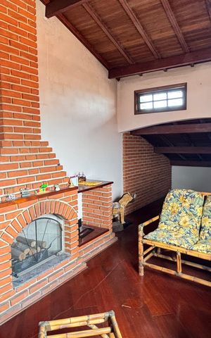 Casa à venda com 221m², 3 quartos e 2 vagas Casa à venda com 221m², 3 quartos e 2 vagasSótão