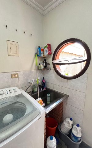 Casa à venda com 221m², 3 quartos e 2 vagas Casa à venda com 221m², 3 quartos e 2 vagasÁrea de Serviço