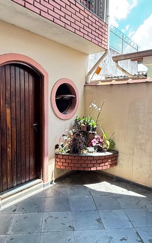 Casa à venda com 221m², 3 quartos e 2 vagas Casa à venda com 221m², 3 quartos e 2 vagasQuintal