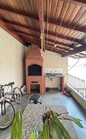 Casa à venda com 221m², 3 quartos e 2 vagas Casa à venda com 221m², 3 quartos e 2 vagasChurrasqueira