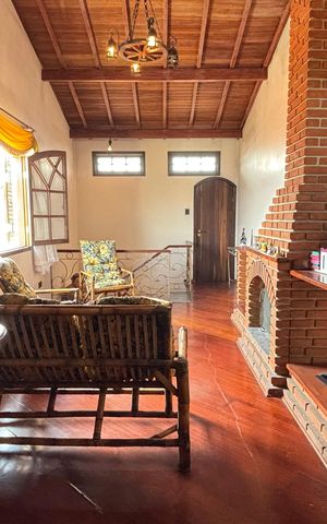 Casa à venda com 221m², 3 quartos e 2 vagas Casa à venda com 221m², 3 quartos e 2 vagasSótão