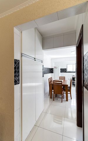 Casa à venda com 239m², 3 quartos e 6 vagas Casa à venda com 239m², 3 quartos e 6 vagasCorredor
