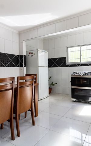 Casa à venda com 239m², 3 quartos e 6 vagas Casa à venda com 239m², 3 quartos e 6 vagasCozinha