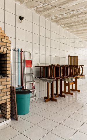 Casa à venda com 239m², 3 quartos e 6 vagas Casa à venda com 239m², 3 quartos e 6 vagasÁrea da Churrasqueira