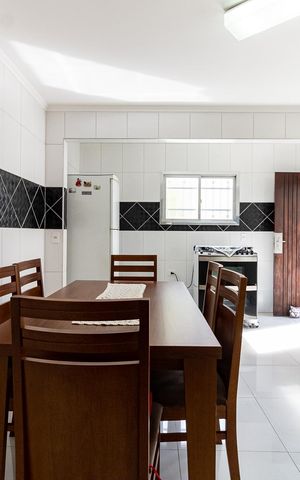 Casa à venda com 239m², 3 quartos e 6 vagas Casa à venda com 239m², 3 quartos e 6 vagasCozinha