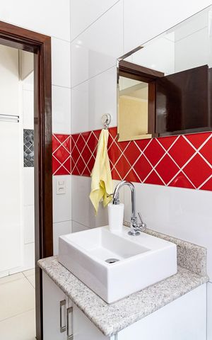 Casa à venda com 239m², 3 quartos e 6 vagas Casa à venda com 239m², 3 quartos e 6 vagasLavabo