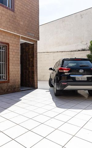 Casa à venda com 239m², 3 quartos e 6 vagas Casa à venda com 239m², 3 quartos e 6 vagasGaragem