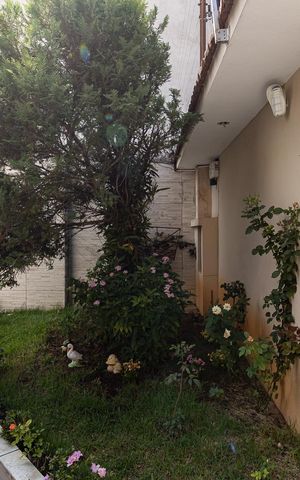 Casa à venda com 239m², 3 quartos e 6 vagas Casa à venda com 239m², 3 quartos e 6 vagasJardim
