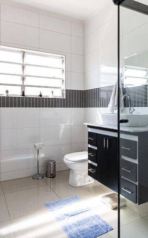 Casa à venda com 239m², 3 quartos e 6 vagas Casa à venda com 239m², 3 quartos e 6 vagasBanheiro Social