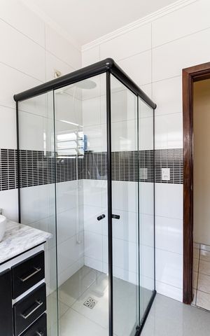 Casa à venda com 239m², 3 quartos e 6 vagas Casa à venda com 239m², 3 quartos e 6 vagasBanheiro Social