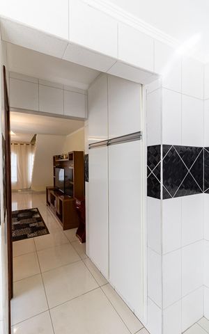 Casa à venda com 239m², 3 quartos e 6 vagas Casa à venda com 239m², 3 quartos e 6 vagasCorredor