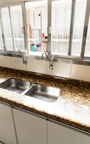 Casa à venda com 239m², 3 quartos e 6 vagas Casa à venda com 239m², 3 quartos e 6 vagasCozinha