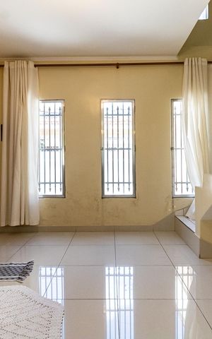 Casa à venda com 239m², 3 quartos e 6 vagas Casa à venda com 239m², 3 quartos e 6 vagasSala