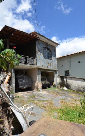 Casa à venda com 300m², 2 quartos e 8 vagas Casa à venda com 300m², 2 quartos e 8 vagasQuintal