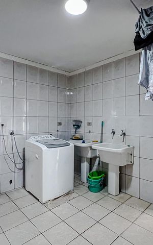 Casa à venda com 250m², 3 quartos e 3 vagasÁrea de Serviço