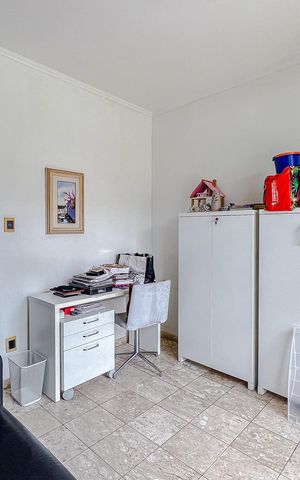 Casa à venda com 250m², 3 quartos e 3 vagasEscritório
