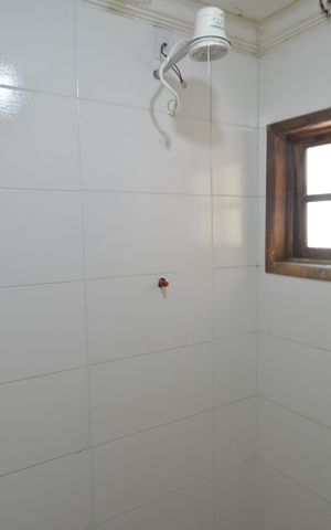 Casa de condomínio à venda com 200m², 3 quartos e 2 vagas Casa de condomínio à venda com 200m², 3 quartos e 2 vagasBanheiro da Suíte