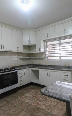 Casa à venda com 290m², 6 quartos e 3 vagas Casa à venda com 290m², 6 quartos e 3 vagasCozinha 1