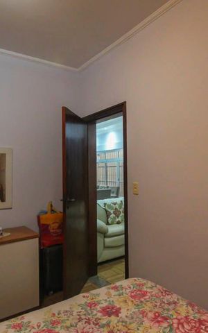 Casa à venda com 290m², 6 quartos e 3 vagas Casa à venda com 290m², 6 quartos e 3 vagasQuarto 4