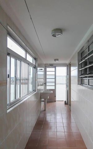 Casa à venda com 290m², 6 quartos e 3 vagas Casa à venda com 290m², 6 quartos e 3 vagasÁrea de Serviço 1