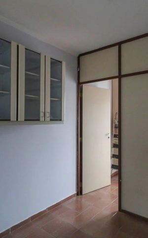 Casa à venda com 290m², 6 quartos e 3 vagas Casa à venda com 290m², 6 quartos e 3 vagasEscritorio