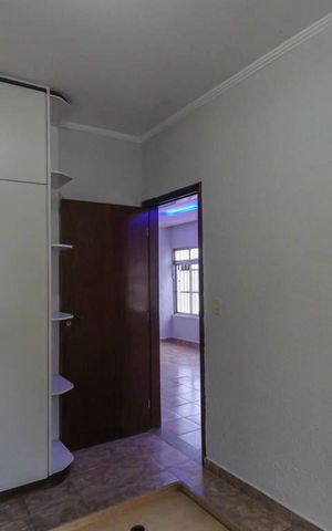 Casa à venda com 290m², 6 quartos e 3 vagas Casa à venda com 290m², 6 quartos e 3 vagasQuarto 1