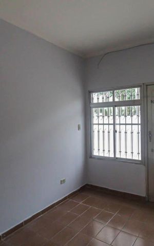 Casa à venda com 290m², 6 quartos e 3 vagas Casa à venda com 290m², 6 quartos e 3 vagasEscritorio
