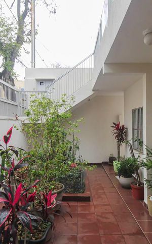 Casa à venda com 290m², 6 quartos e 3 vagas Casa à venda com 290m², 6 quartos e 3 vagasJardim