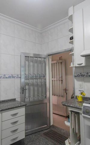 Casa à venda com 290m², 6 quartos e 3 vagas Casa à venda com 290m², 6 quartos e 3 vagasCozinha 2