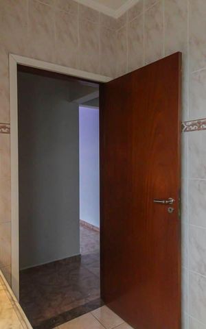 Casa à venda com 290m², 6 quartos e 3 vagas Casa à venda com 290m², 6 quartos e 3 vagasBanheiro 1