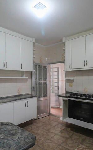Casa à venda com 290m², 6 quartos e 3 vagas Casa à venda com 290m², 6 quartos e 3 vagasCozinha 1