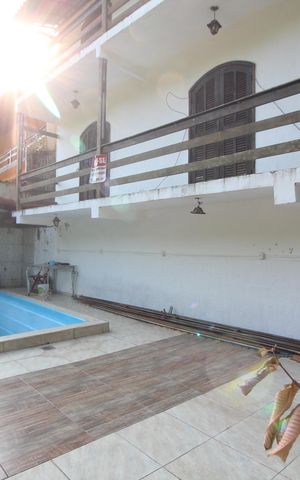 Casa de condomínio à venda com 229m², 4 quartos e 2 vagasÁrea Externa