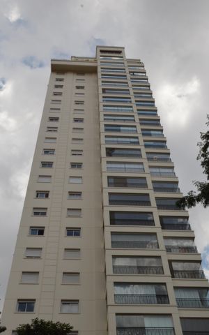 Apartamento para alugar com 205m², 3 quartos e 3 vagasFachada