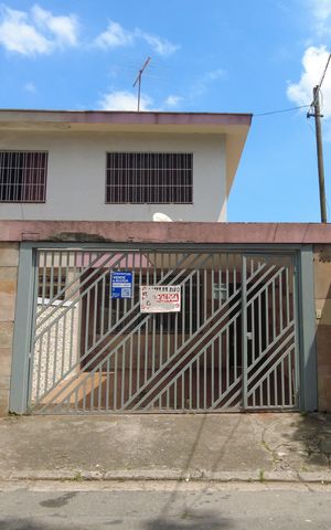 Casa à venda com 127m², 3 quartos e 2 vagasFachada