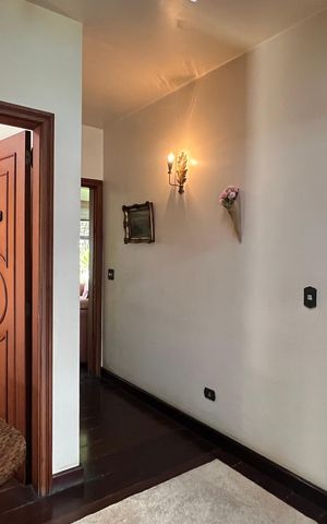 Casa para alugar com 485m², 4 quartos e 4 vagas Casa para alugar com 485m², 4 quartos e 4 vagasCorredor