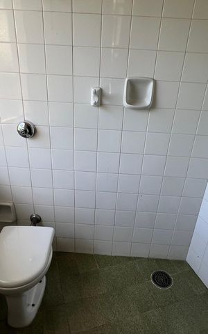 Casa para alugar com 485m², 4 quartos e 4 vagas Casa para alugar com 485m², 4 quartos e 4 vagasBanheiro de serviço