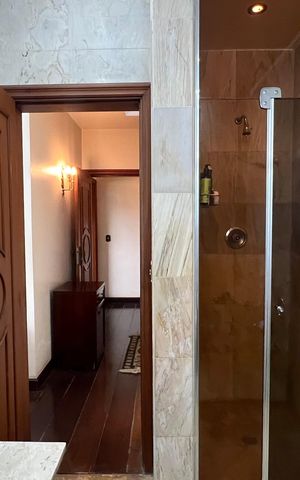 Casa para alugar com 485m², 4 quartos e 4 vagas Casa para alugar com 485m², 4 quartos e 4 vagasBanheiro da Suíte