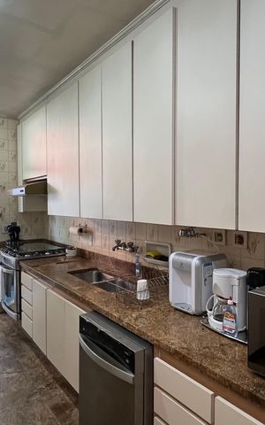 Casa para alugar com 485m², 4 quartos e 4 vagas Casa para alugar com 485m², 4 quartos e 4 vagasCozinha