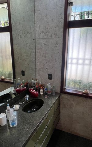 Casa para alugar com 485m², 4 quartos e 4 vagas Casa para alugar com 485m², 4 quartos e 4 vagasBanheiro