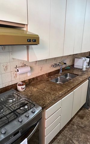 Casa para alugar com 485m², 4 quartos e 4 vagas Casa para alugar com 485m², 4 quartos e 4 vagasCozinha