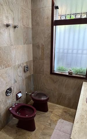 Casa para alugar com 485m², 4 quartos e 4 vagas Casa para alugar com 485m², 4 quartos e 4 vagasBanheiro da Suíte
