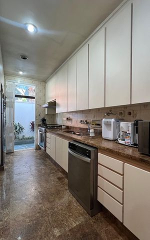 Casa para alugar com 485m², 4 quartos e 4 vagas Casa para alugar com 485m², 4 quartos e 4 vagasCozinha