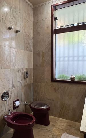 Casa para alugar com 485m², 4 quartos e 4 vagas Casa para alugar com 485m², 4 quartos e 4 vagasBanheiro da Suíte