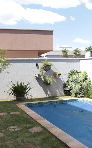 Casa de condomínio à venda com 380m², 4 quartos e 3 vagasQuintal