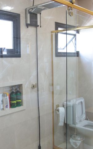 Casa de condomínio à venda com 380m², 4 quartos e 3 vagasBanheiro da Suíte 2