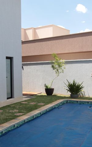 Casa de condomínio à venda com 380m², 4 quartos e 3 vagasQuintal